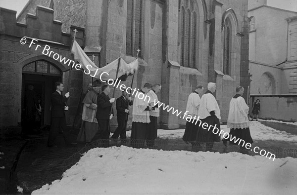 DR LYONS  BP KILMORE  COMES FOR CONFIRMATION IN SNOW